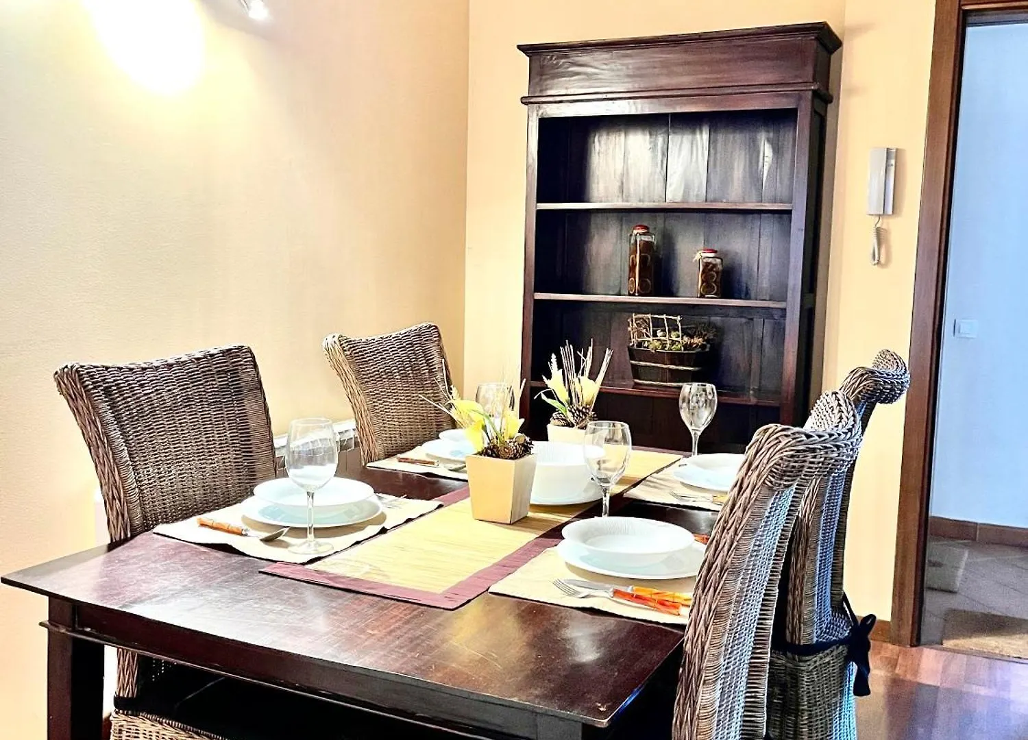 Luxury House Valencia D'Aneu Apartment