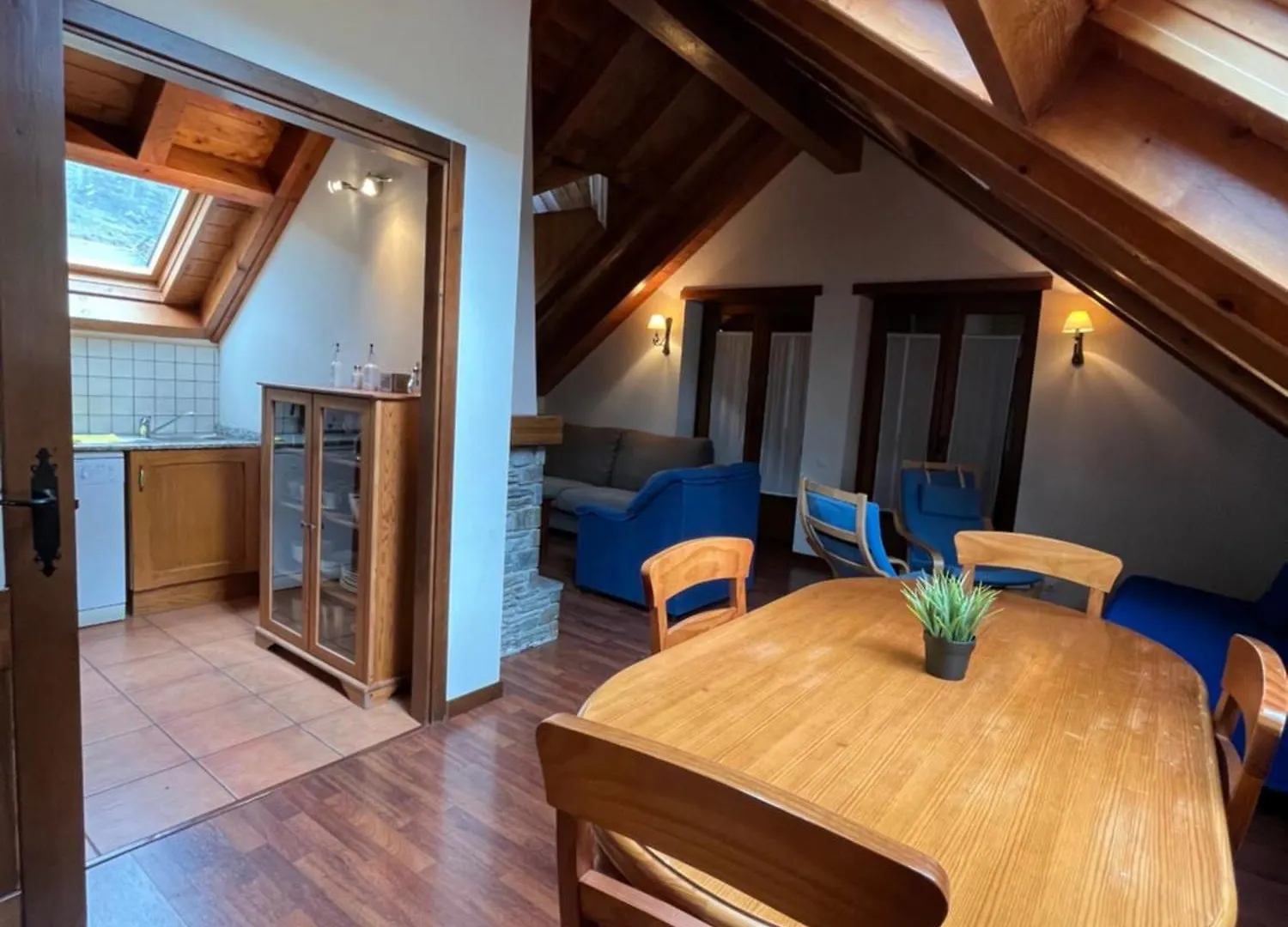 Luxury House Valencia D'Aneu Apartment